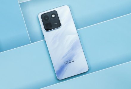 无2K不旗舰,游戏视效再登顶:iQOO 15T评测-极客视界 - 数码评测_手机推荐_智能硬件_科技生活